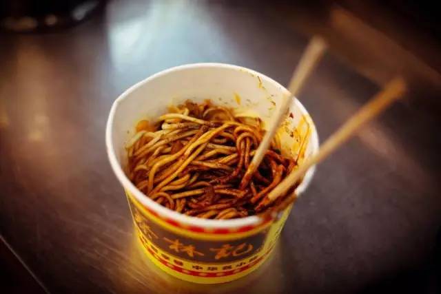 赵雷的歌曲成都在哪里火的,赵雷唱红了成都