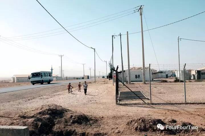 难民营里的生活图片,难民营里的孩子