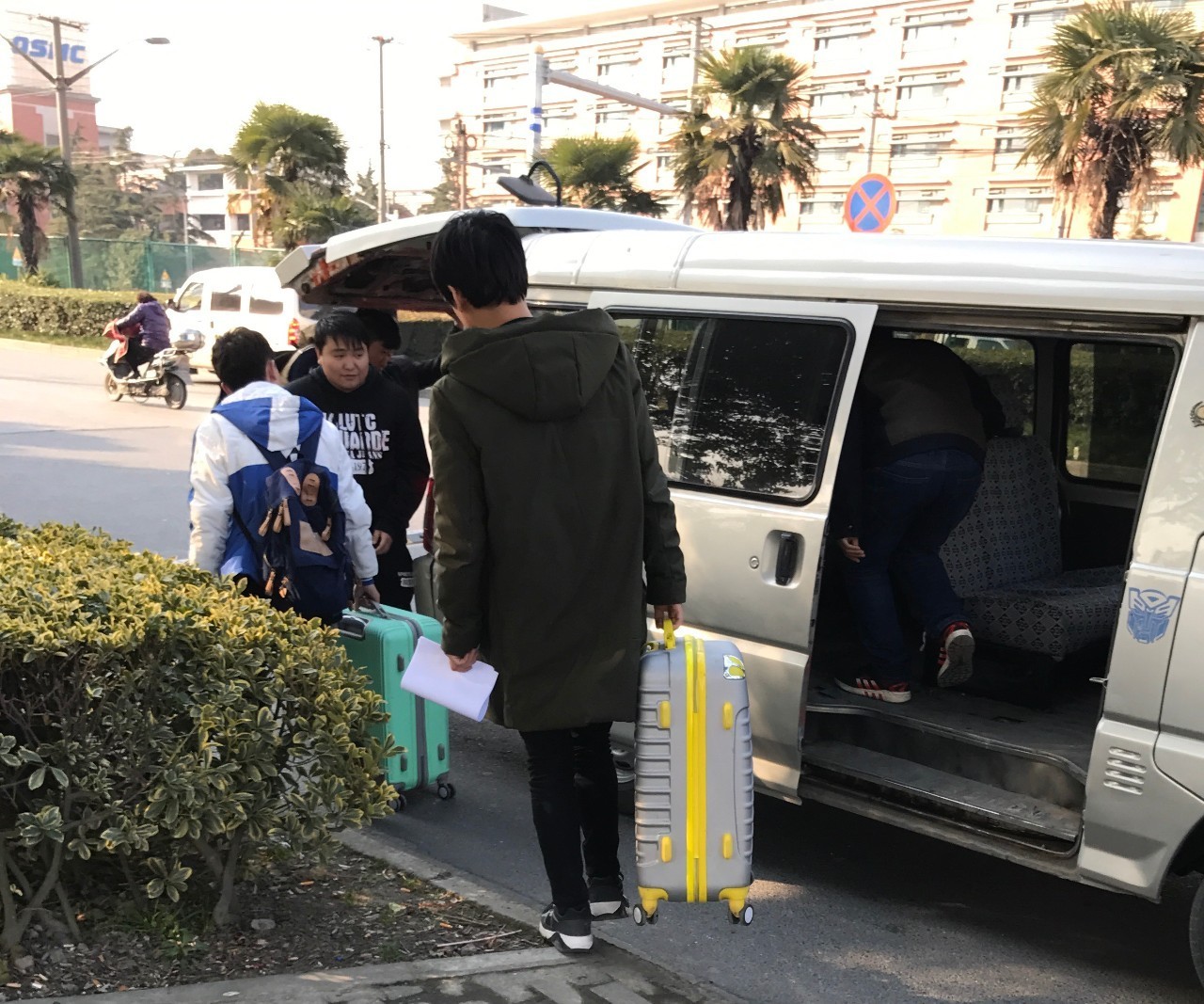 苹果代工厂的工作视频,苹果的代工厂工作不能超过8小时