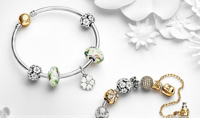 掉进盒子里的东西,掉进海绵宝宝的洞里