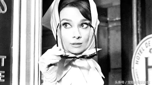 丝巾是温柔到骨子里的,丝巾女人必备