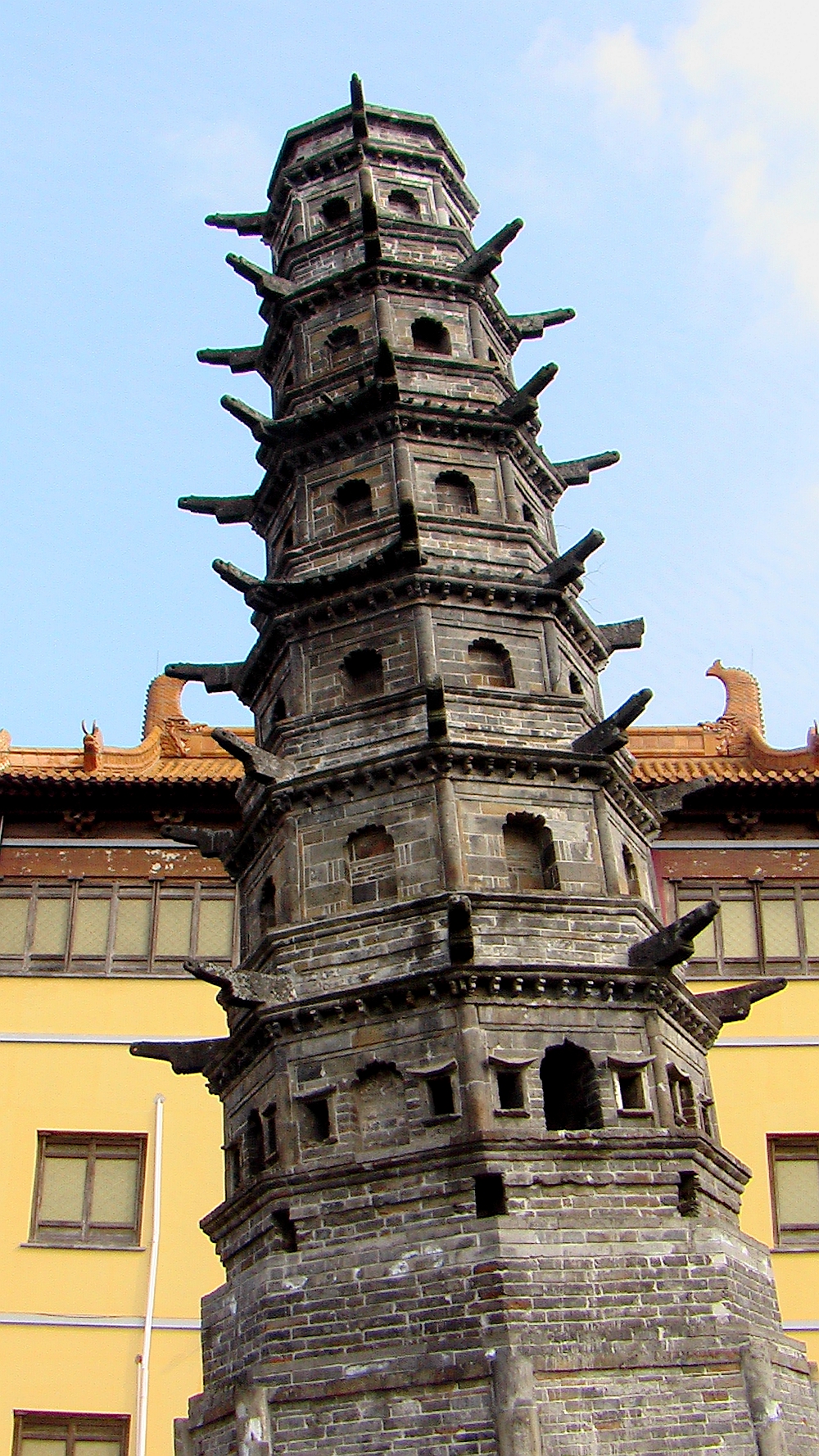 虎丘千年斜塔全景图,打卡世界第二大斜塔虎丘塔