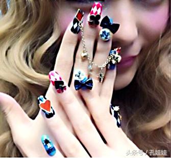 太吓人！19岁幼师美甲后，两节手指被瞬间拽断，这些习惯要改了