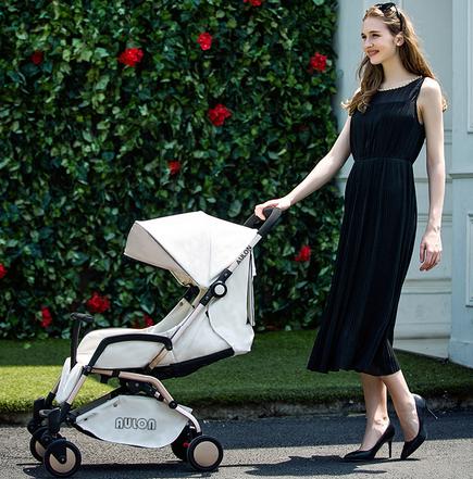 婴儿车内必备实用物件,婴儿出行婴儿车