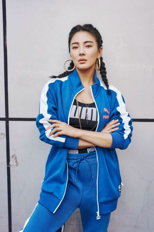 白色小腿袜休闲风穿搭,白色短袜搭运动鞋