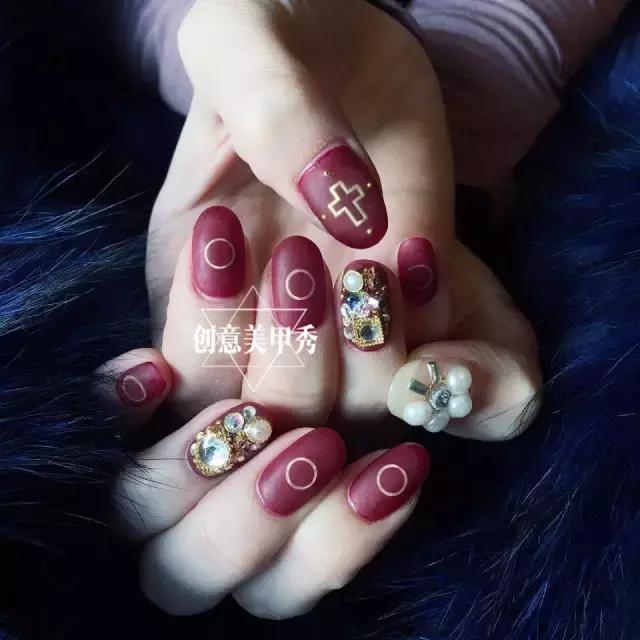 永不过时的5款美甲你做过几款,再不做美甲就要疯了音频