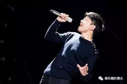 张杰下腰歌唱,张杰大张伟开场舞