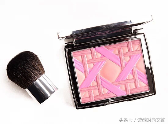 桃花腮爱不停，13款粉嫩系腮红测评