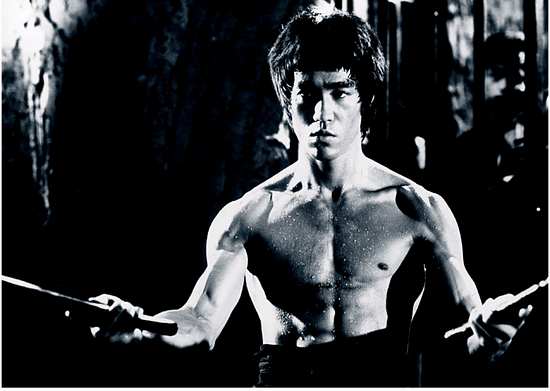 世界权威评价李小龙与泰森格斗,如果用李小龙的寸拳能打败泰森吗