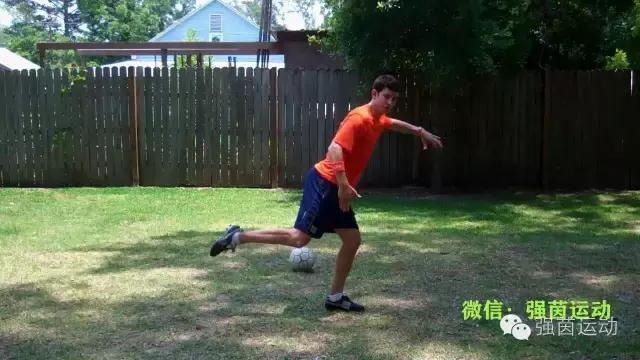 足球脚内侧射门动作要领,足球大力射门技巧小学生