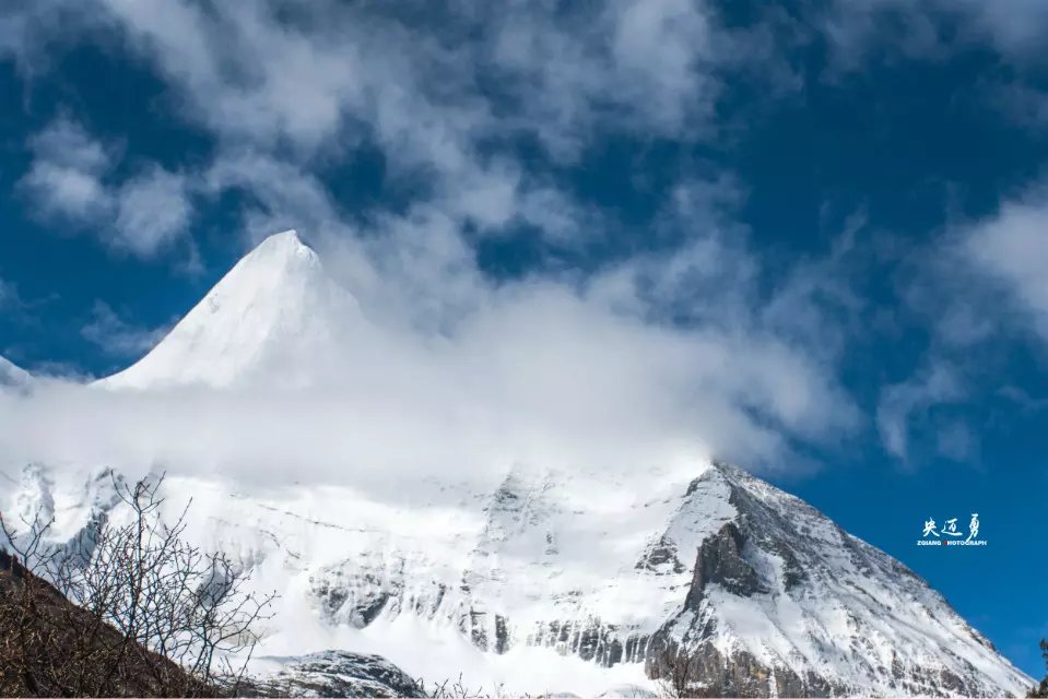 比拉萨还高一千多米的亚丁,该如何面对高反,吃红景天吗?