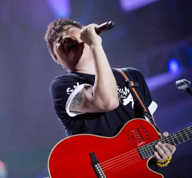 他较真、激情又平和,只为华语乐坛“第一男声”