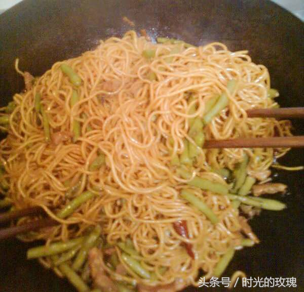 美食北方人,怎么用干挂面做蒸面条