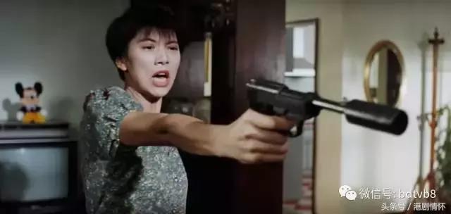 《乘胜*击狙**》向星爷致敬?陈山聪用「古惑的枪」射中自己