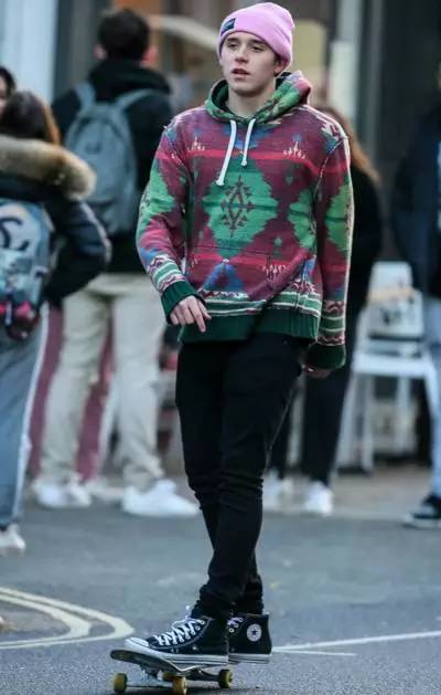 滑板必会的十个动作,滑板新手课堂