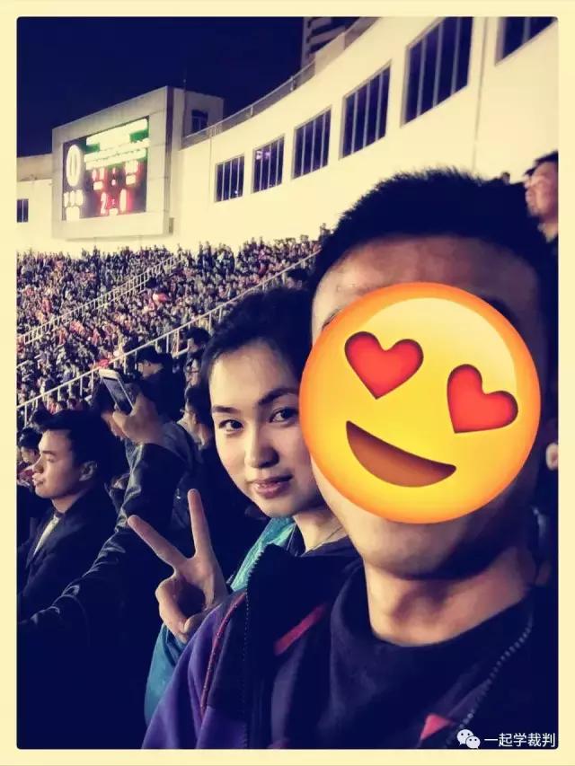 足球运动员和裁判的恋爱,足球裁判的温情时刻