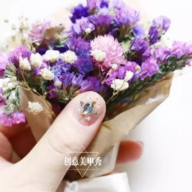 永不过时的5款美甲你做过几款,再不做美甲就要疯了音频