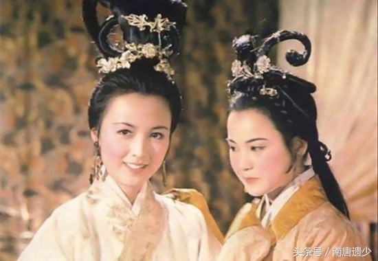 出道多年不火26岁嫁功夫巨星,24岁出道凭一剧爆红后26岁嫁同行