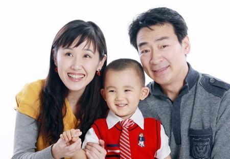 寇振海是赵薇林心如的严父娶小21岁娇妻61岁仍*欢寻**