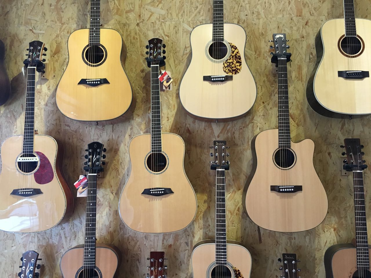 怎样挑吉他便宜又好青少年,文艺青年弹吉他