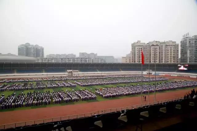 成都喝盖碗茶看川剧变脸图片,四川川剧变脸走进校园