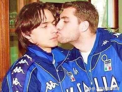 足球场上那些突如其来的吻,足球场上的世纪之吻