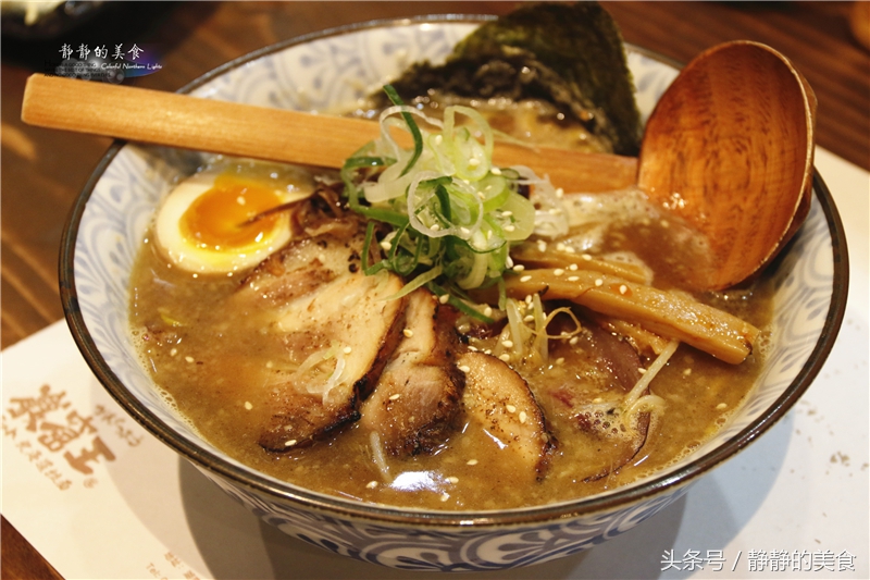 走进一家兰州拉面,走进一家轻食店