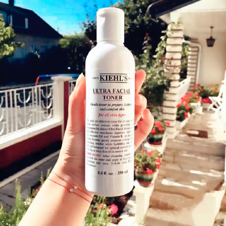 菁萃亮泽玫瑰精粹纯露爽肤水,好多爽肤水都是精华水