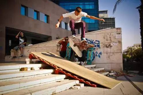 滑板必会的十个动作,滑板新手课堂