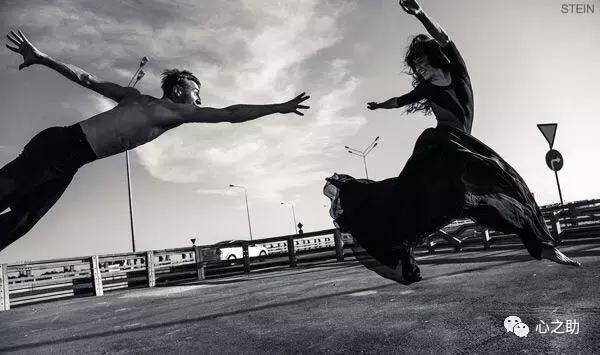 女人跟男人示弱的视频,女人向男人示弱的句子