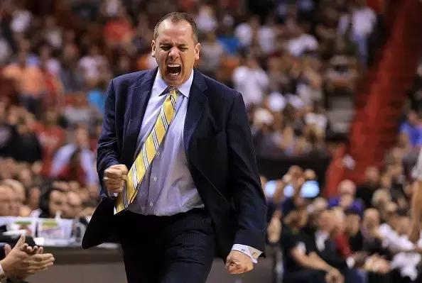 主教练弗兰克沃格尔简介,步行者主教练弗兰克沃格尔