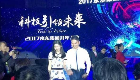 一张照片而红,却绯闻缠身,结婚生子淡出话题圈,努力创业