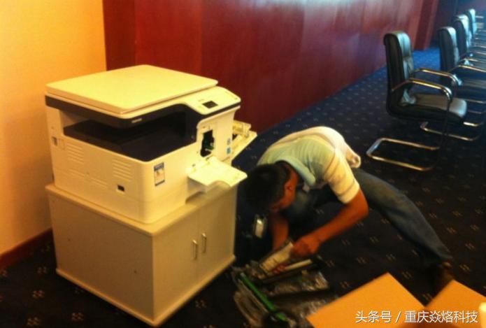 东芝复印机粉盒安装教程,东芝2006复印机补粉