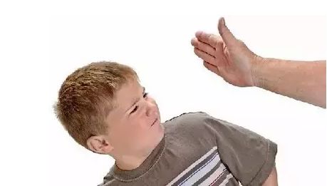 亲妈打孩子后果是怎样,亲妈打孩子后果