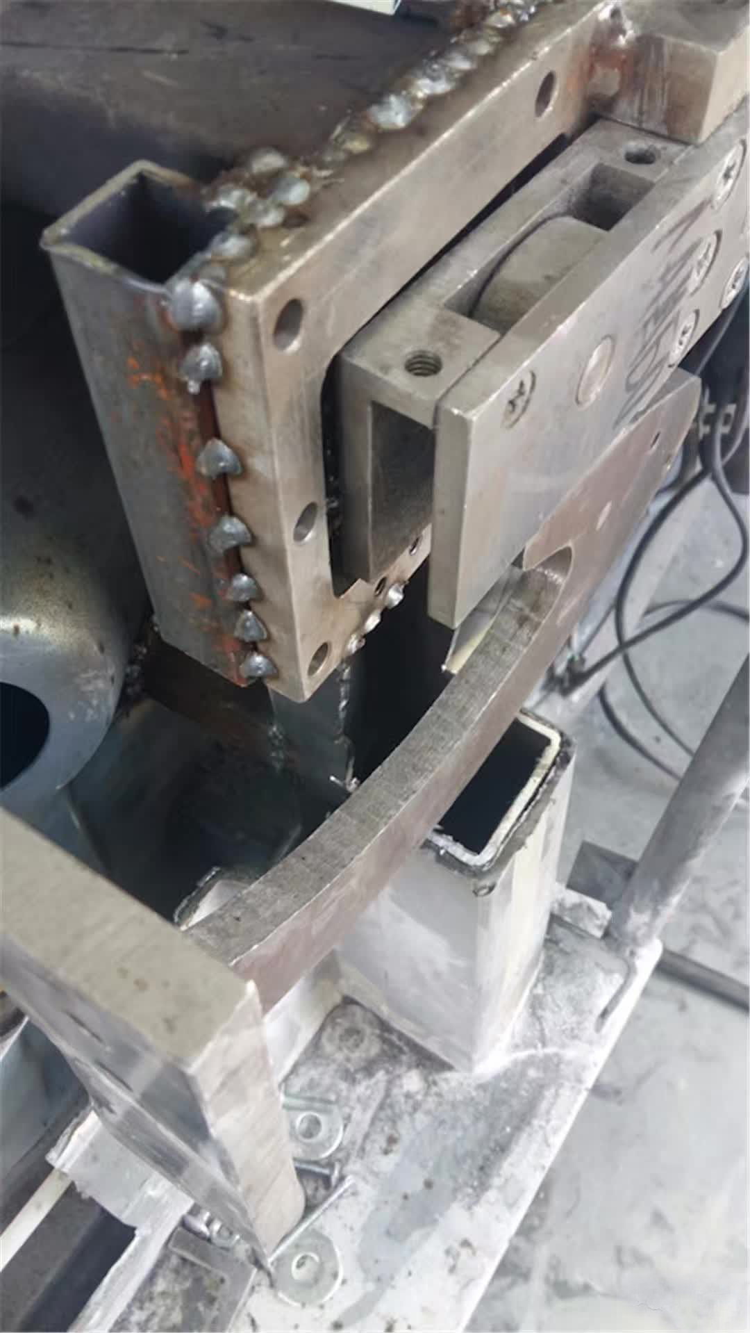 无敌了！穷小伙打烂标致406，改装成法拉利，*博兰**基尼