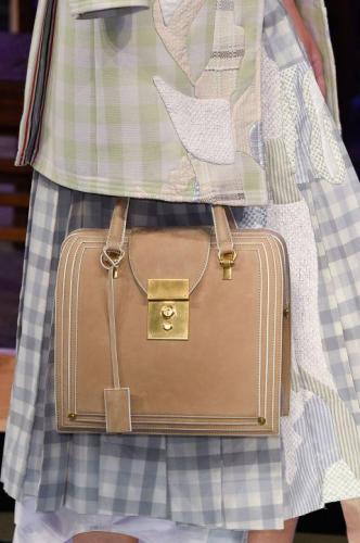 女人的经典包今年流行哪一款,现在流行的潮包