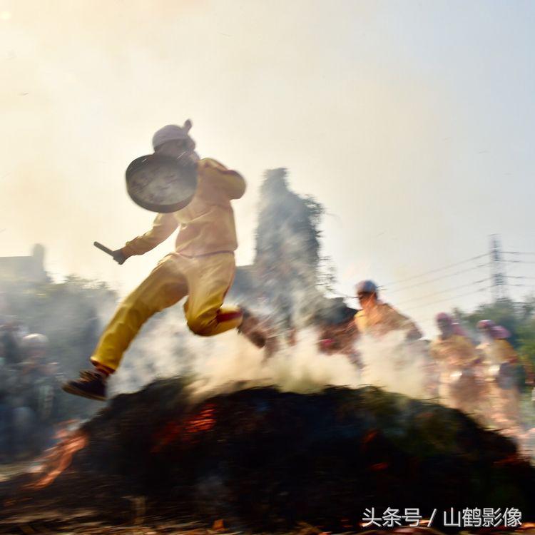 普宁老方村迎神跳火堆,普宁民俗跳火马