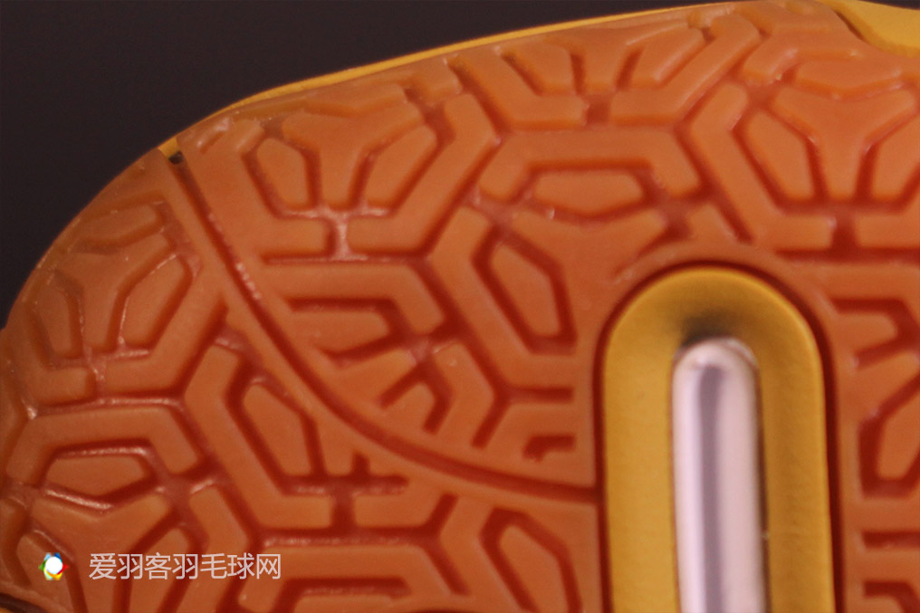 李宁羽毛球鞋贴地飞行,李宁贴地飞行羽毛球鞋se评测