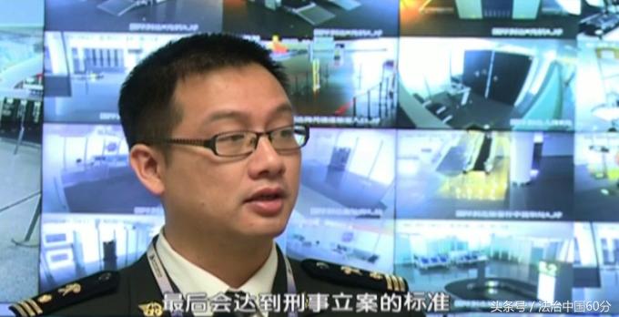 广西行李箱安检事件,女子行李箱被警察查掉