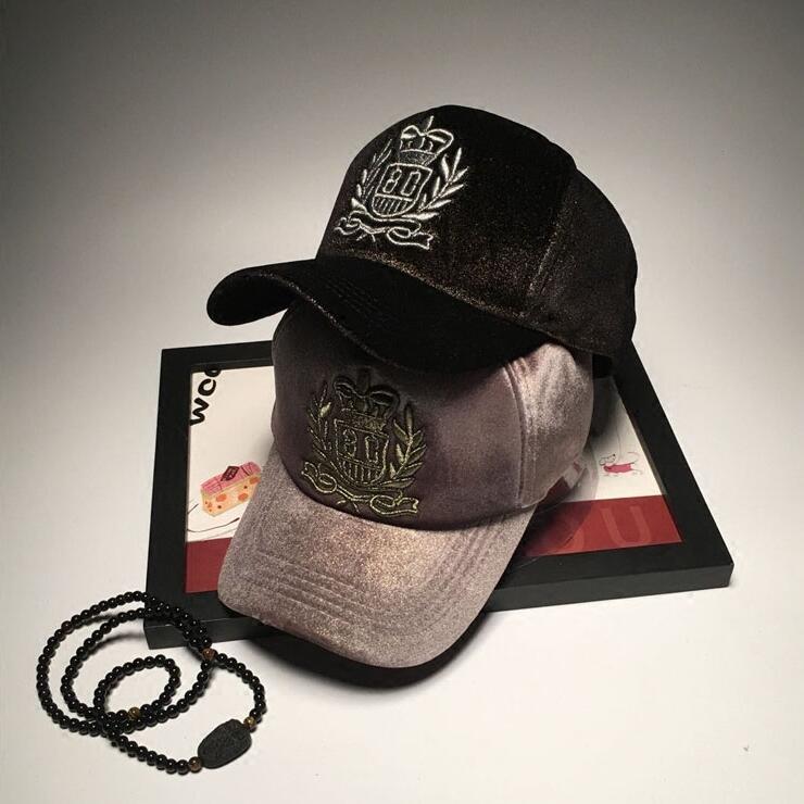 搭配棒球帽的穿搭图片,任性的棒球帽