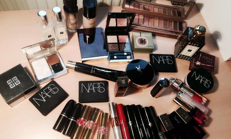 初学化妆者需要哪些工具和化妆品,初学化妆的小仙女一定要注意这些