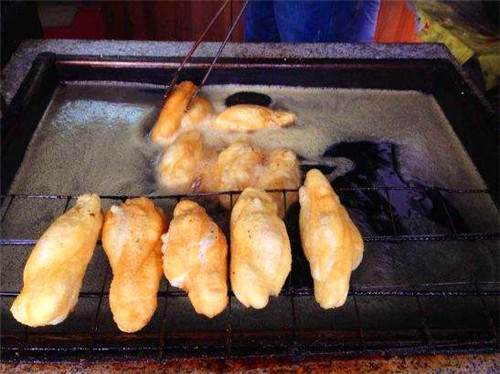 恩施凤凰古城网红小吃,长沙的小吃和凤凰古城一样不