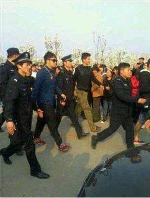 杜海涛为什么给韩国人跪下,杜海涛回应给韩国人跪下的视频