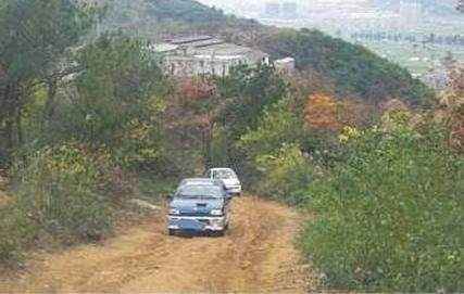 前边的汉兰达麻烦让一下，上不了坡你别挡着人家宝来和奥拓！