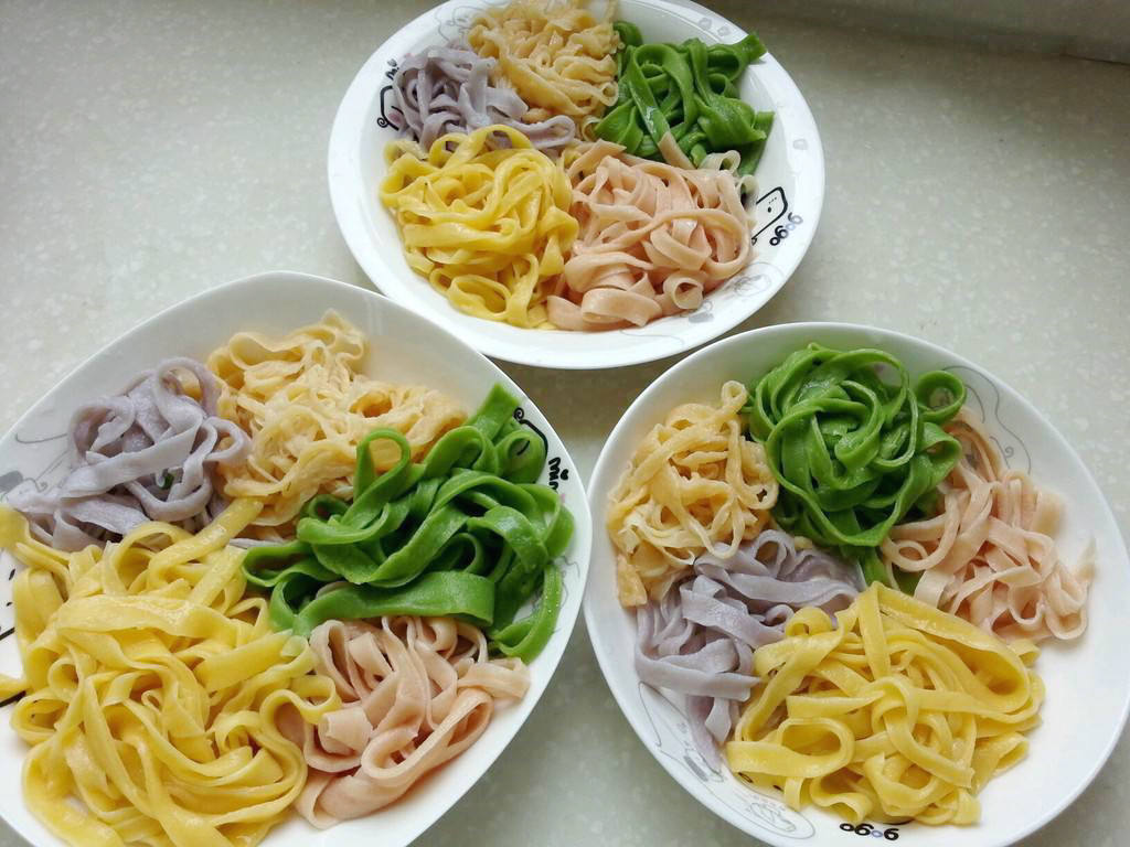 彩色面条用什么蔬菜,彩色蔬菜面条的做法