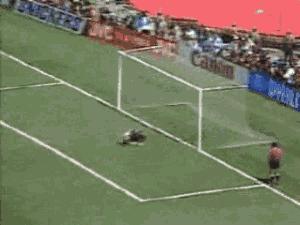 他是最佳九号半、以一己之力带队进世界杯决赛却踢飞点球憾失冠军