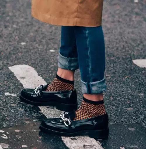 你认为网袜是“妖艳*货贱**”的代名词？那你会被笑话孤陋寡闻！