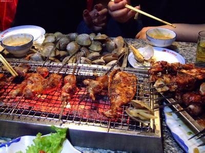 深夜流口水是什么原因,深夜海鲜烧烤大排档