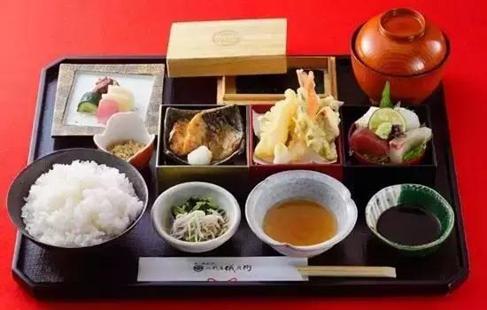 吃米饭提前2个月预约，一家濒临倒闭的百年米店现年入15亿！