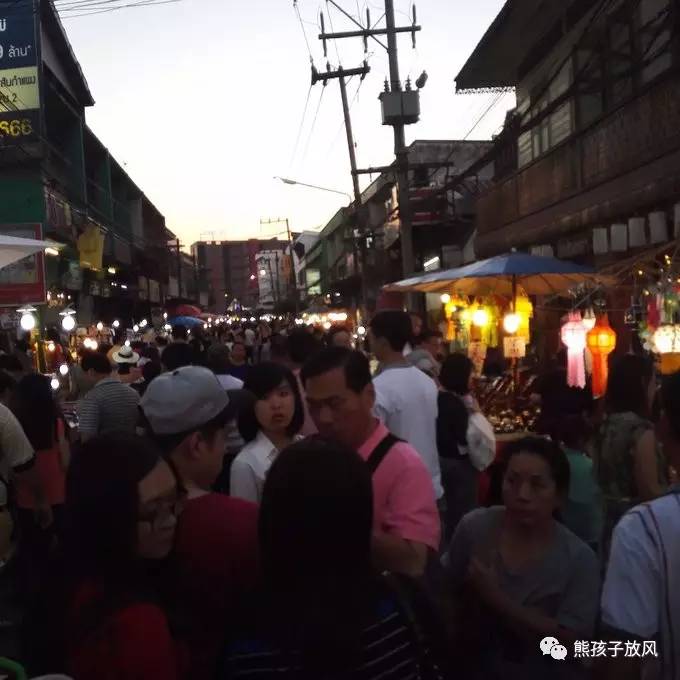 能在异国被警察抓也没谁了吧？这是我的清迈，和你去的不一样！